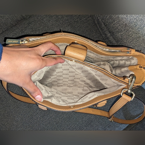 Brown Michael Kors crossbody tote - Picture 2 of 7